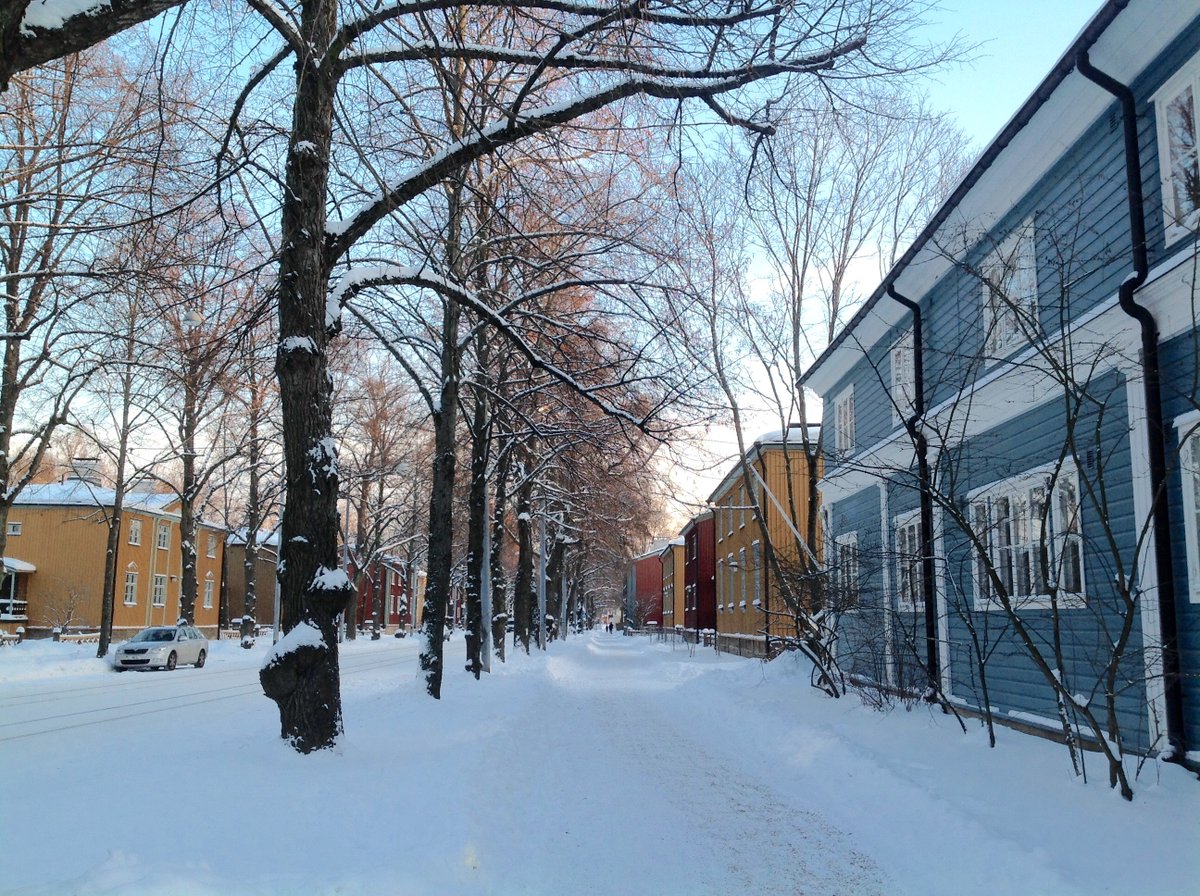 VisitHelsinki's tweet photo. Historic wooden Käpylä is like entering a living time capsule into #Helsinki’s past https://t.co/fvEq43g9MO https://t.co/8PmhnBe0Xo