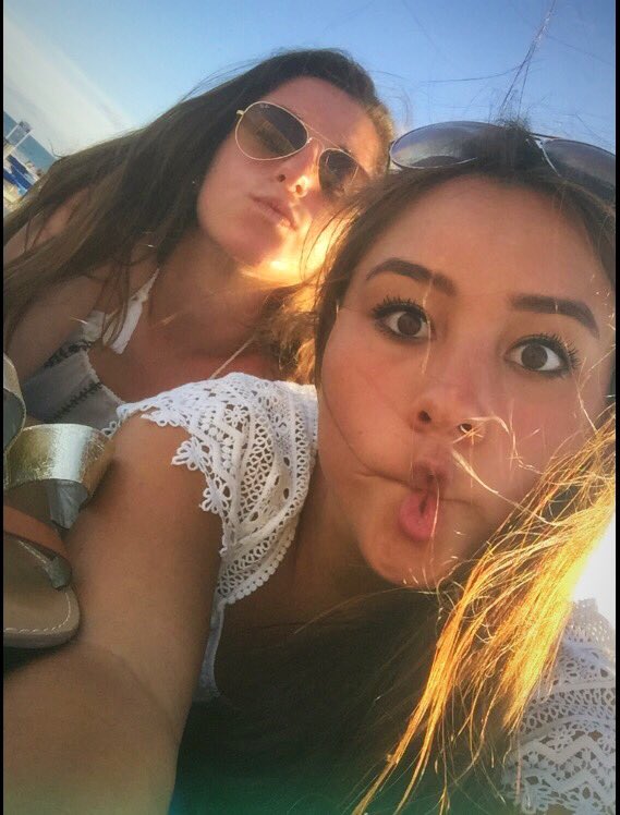 makeit_reina00's tweet photo. HBD to my little sabs 🌻 wish I was there to celebrate :(( Imy &amp; your craziness 💕💗 @_sabsssxo https://t.co/iu2gU8sC6t