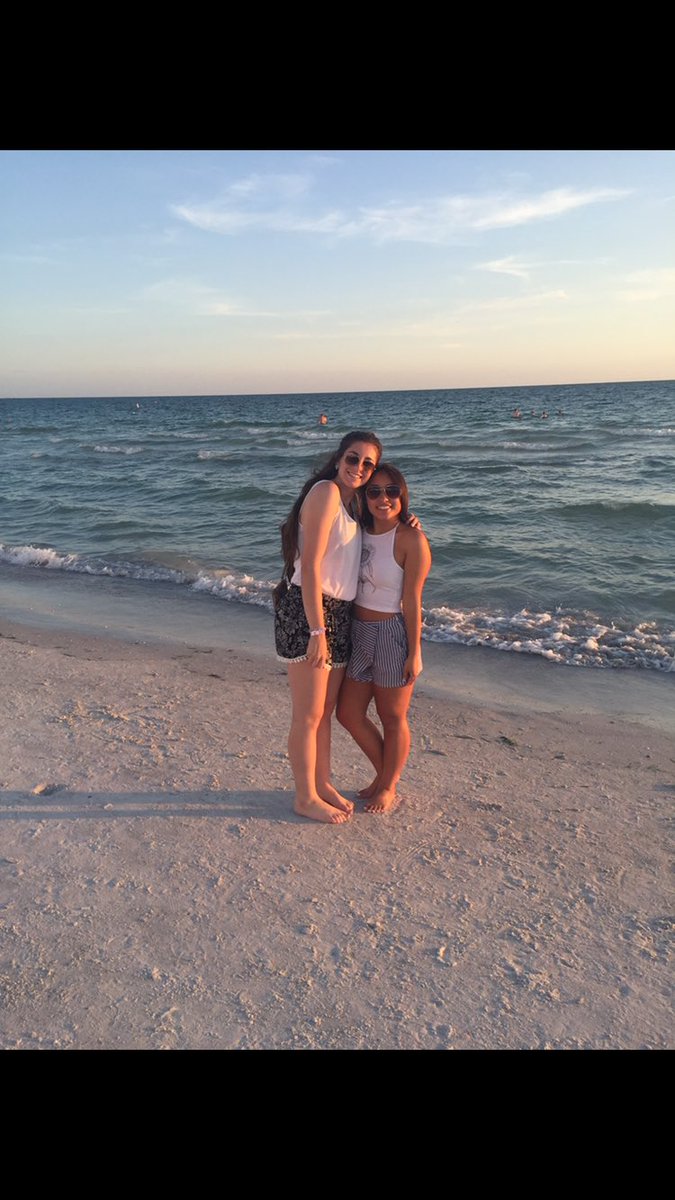 makeit_reina00's tweet photo. HBD to my little sabs 🌻 wish I was there to celebrate :(( Imy &amp; your craziness 💕💗 @_sabsssxo https://t.co/iu2gU8sC6t