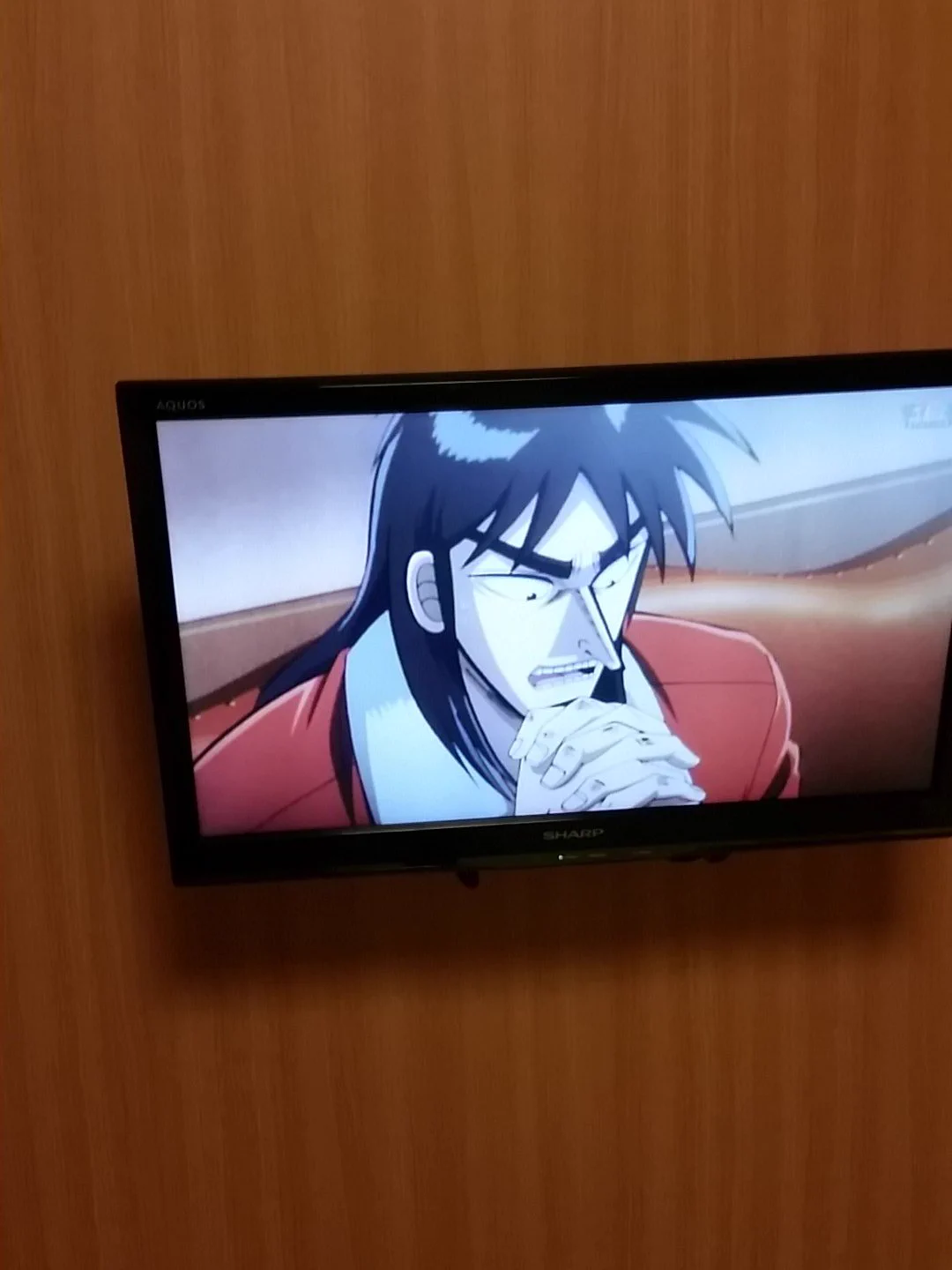 キッズコーナーに、絶対に不適切なDVDが流れていたwww