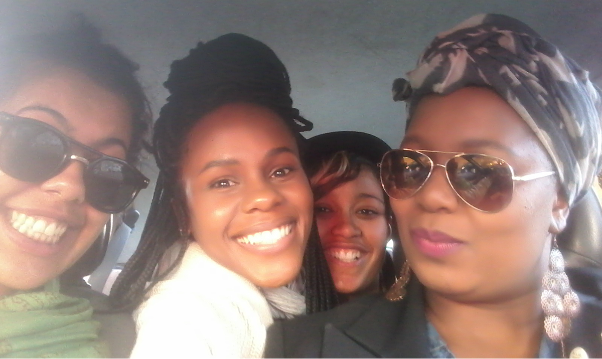 MoonlightingHQ's tweet image. Marketing and Research on their way to a Thread music video shoot. 

Professionals or just groupies?