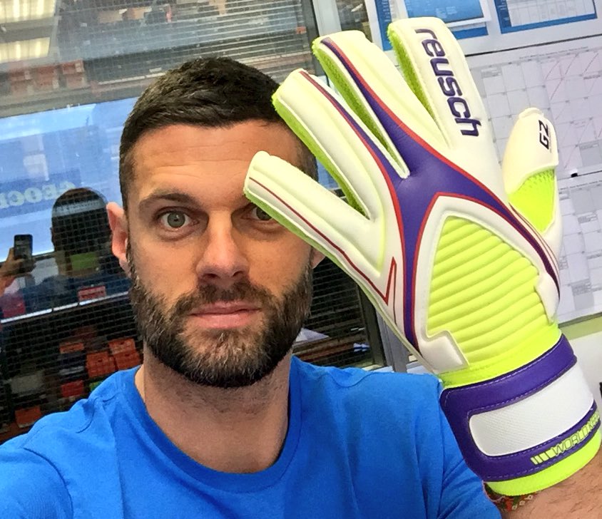 PedroMayo25's tweet photo. Gracias @reuschbrand por este #Remember // #reusch #WorldKeeper #ProArrow #QueVuelvaLaFlecha https://t.co/m6LjmVxoPz