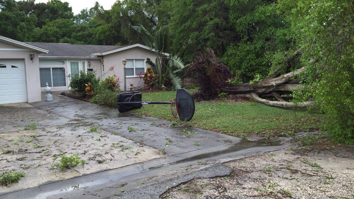 JRichards2183's tweet photo. Woman who lives here is incredibly thankful this morning. Her disabled son sleeps in room on the right. #WTSP https://t.co/EOZYPtsrnb