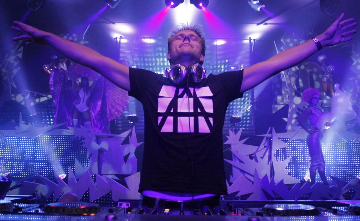 RamsesLopezFM's tweet photo. Tienes en la web de @MaximaFM_RADIO el programa #ASOT757 @arminvanbuuren https://t.co/NNZ3XzzFr6
¡Guárdate el link! https://t.co/Pbvpz84j1T