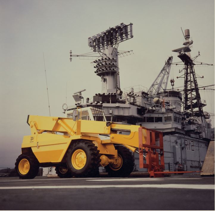 Первый Loadall  JCB 520 был произведен в 1977 году. Сборку осуществляли всего несколько сотрудников компании.
