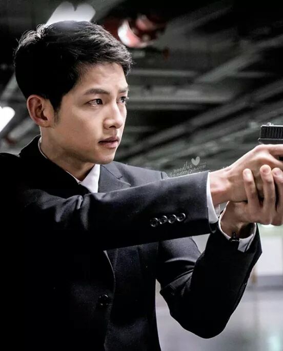 HiLda0405's tweet photo. Handsome captain 💋💋😍😘 #YooSiJin #KangMoYeon #DescendantOfTheSun #DOTS #WaitingForTheNextEpisode #KBS @MyloveKBS https://t.co/k9M2ihGikM