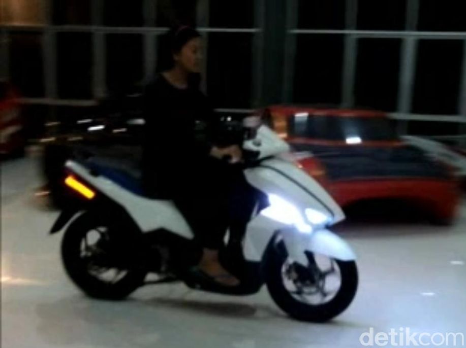 detikcom's tweet photo. Berkat Teknologi Canggih, Motor Listrik ITS Garansindo Bisa Pangkas Harga https://t.co/46l3efCMj5 via @detikoto https://t.co/c61i74B7To