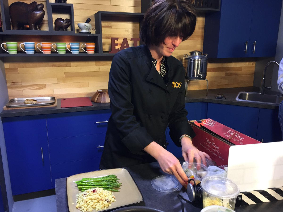 Nosh_VStv's tweet photo. #VStv #Maine #Mainefoodscene

Lani is in the NOSH kitchen this morning cooking up something delicious! https://t.co/xYk1cmdwZH