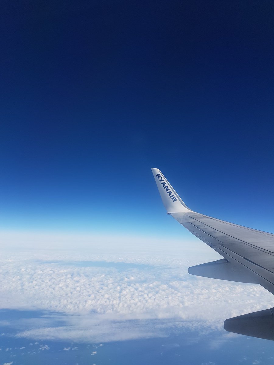 Deanok96's tweet photo. Photo from my flight to berlin this morning! @Ryanair #Ryanair #RyanairInflight https://t.co/sOBgk9mw8K