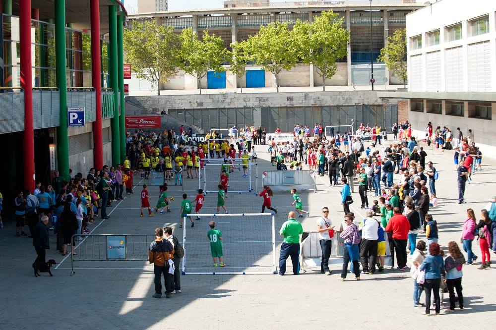 Es_Balonmano's tweet photo. Nos encanta ayudar a la promoción del Balonmano. Por eso el 23 de Abril volveremos a llenar. @zaragozadeporte https://t.co/W2Vtb371jy