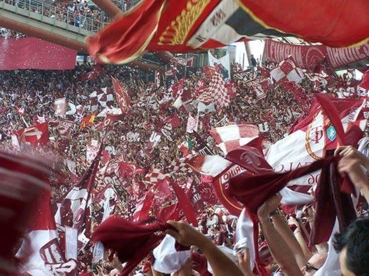 PrimaveraUltras's tweet photo. Bei tempi. Una vita da Ultras...                 TORINO È STATA E RESTERÀ GRANATA https://t.co/hJC7mHofmK
