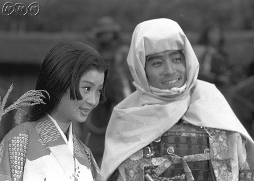石坂浩二が車椅子だった理由はなぜ 直腸がんや胃潰瘍や脳梗塞が原因