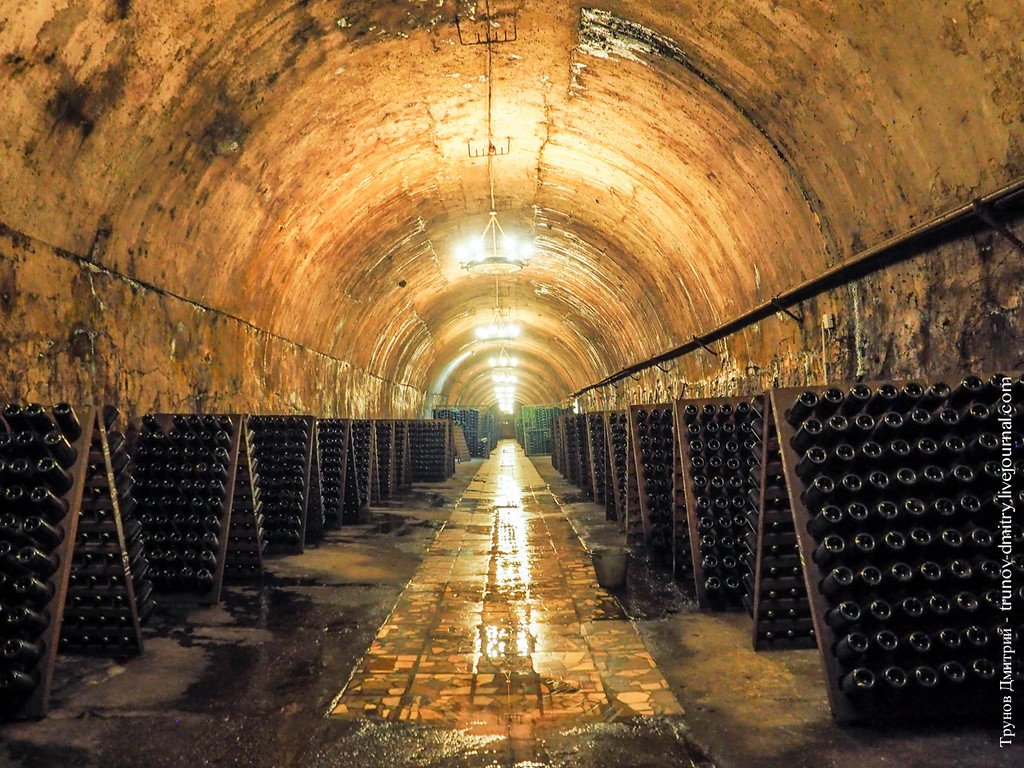 абрау-дюрсо винный завод экскурсии. абрау дюрсо винодельня. винный завод абрау дюрсо. абрау-дюрсо экскурсия. подвалы абрау дюрсо.