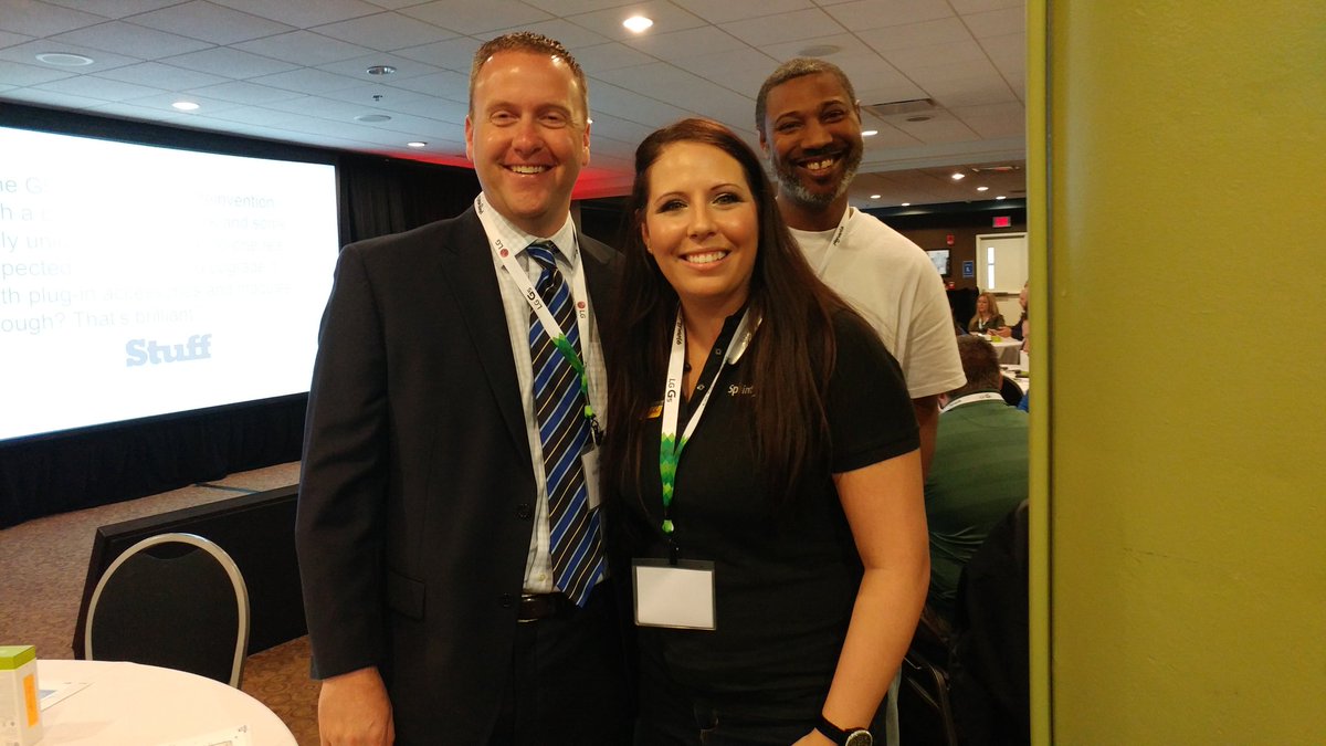 Sprint2072's tweet photo. Sprint Love at the LG event!@Sprint2072 @ChappySprint @260Sprint @TeamFrance212 https://t.co/2BjWmElahP