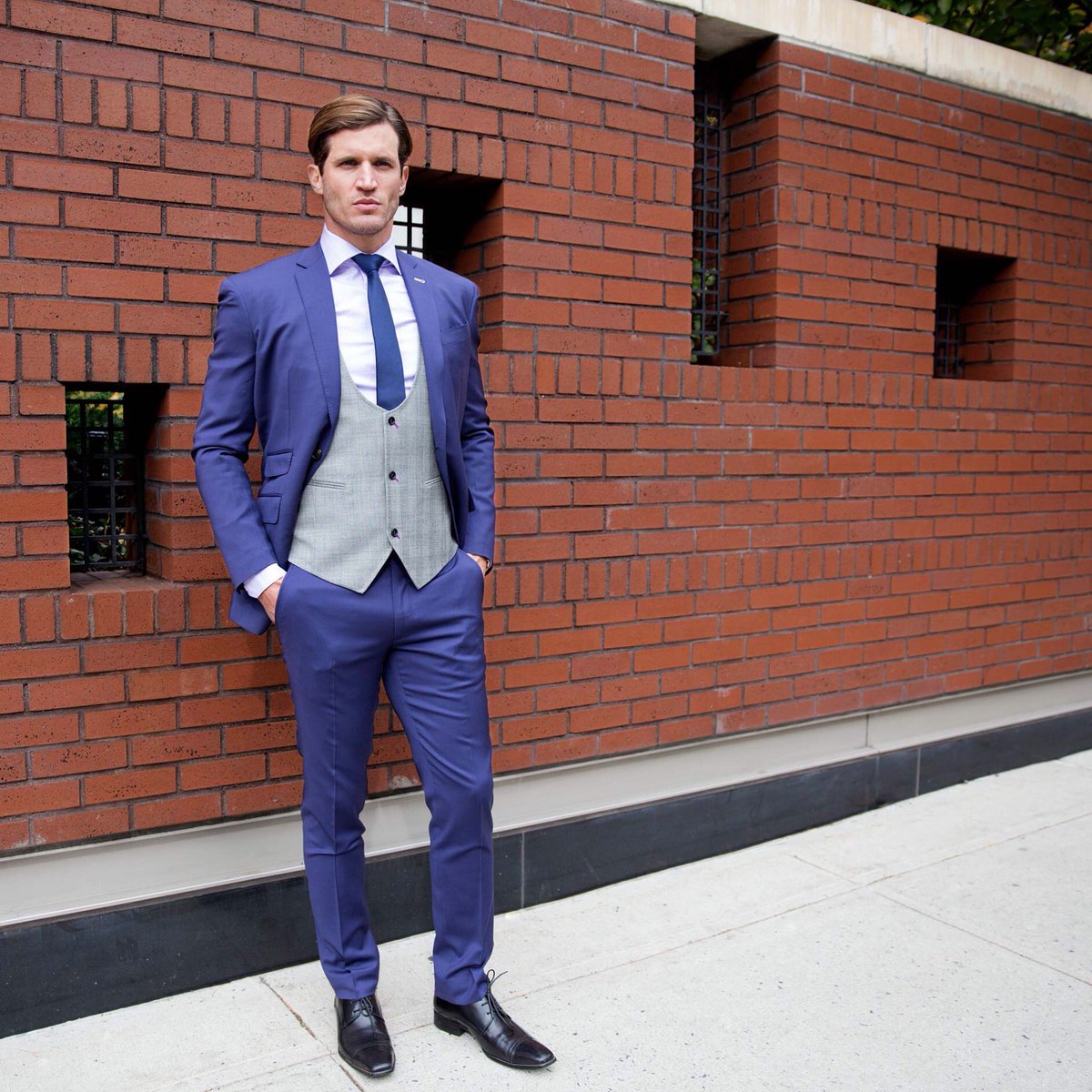 Acustom's tweet photo. Swap in a contrasting vest to dress down a three-piece suit. #getacustom https://t.co/Ta3j6DSuBF