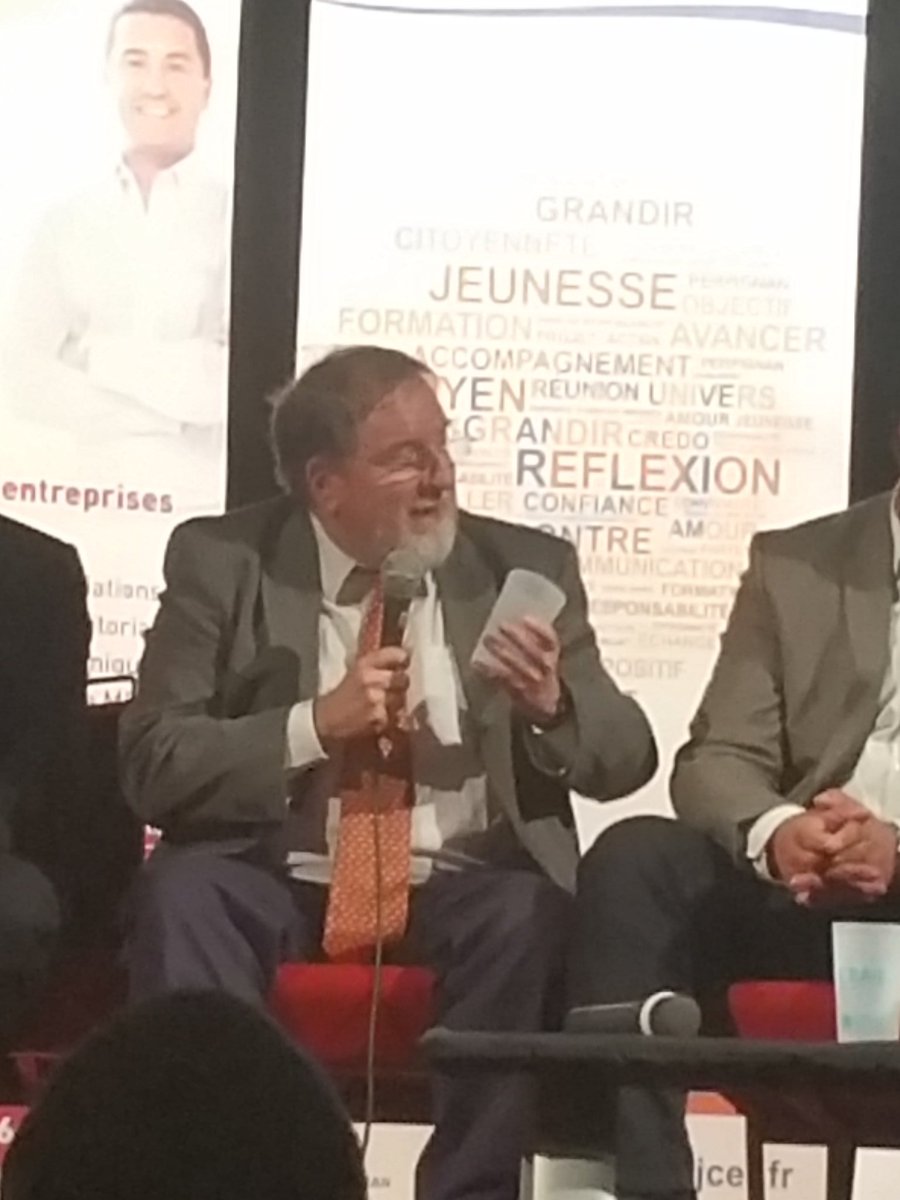 Les_ECOTOPISTES's tweet photo. En même temps qu'on invente une nouvelle économie, il faut aussi trouver les moyens de la réguler #ECOTOPISTES2016 https://t.co/E7bAazz3gj