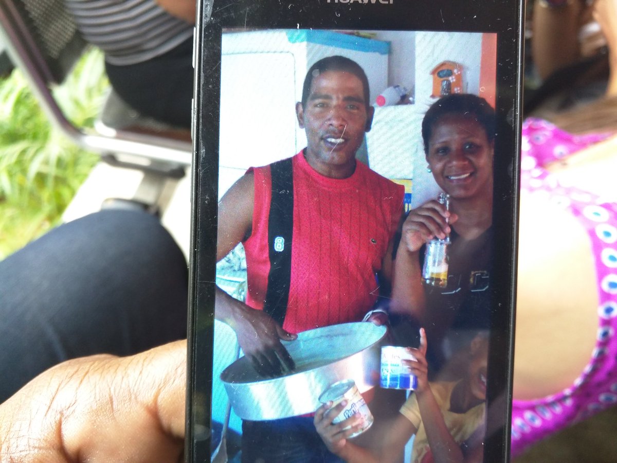 Yohanamarra's tweet photo. Él fue el hombre quemado en Los Ruices, el lunes. Roberto Fuentes(42).NO estaba robando, ayudaba a un Sr de un robo https://t.co/JqRSwog9X4