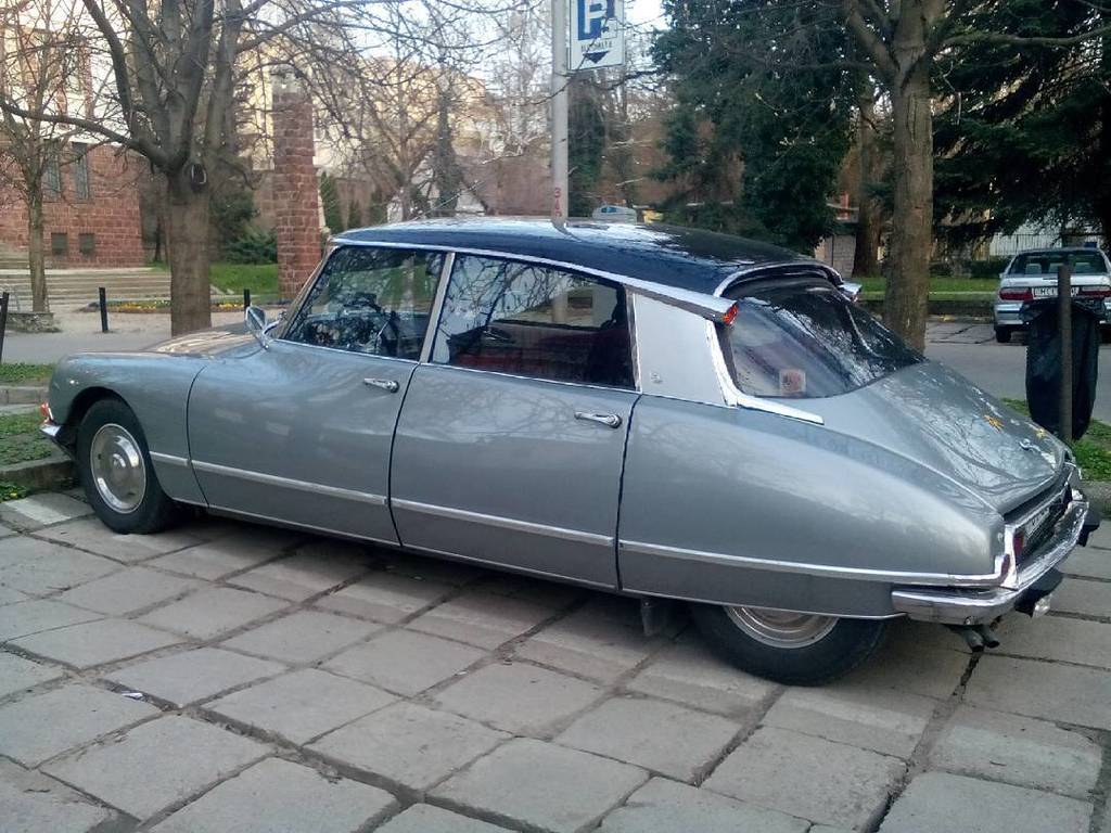 oldcar_photo's tweet photo. #car #old #veteran #oldcar #citroen #beatiful #bestcar #driwing #grey #carselfie #vlbestcar #beatifulcar #instali… https://t.co/gsylZbJNbW