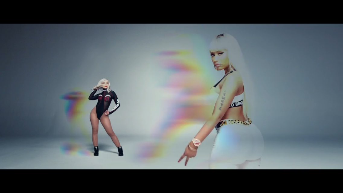 ArmanMinaj's tweet photo. Fav part of the video 😻😻😻😻 @NICKIMINAJ https://t.co/f8M3QKMWHK