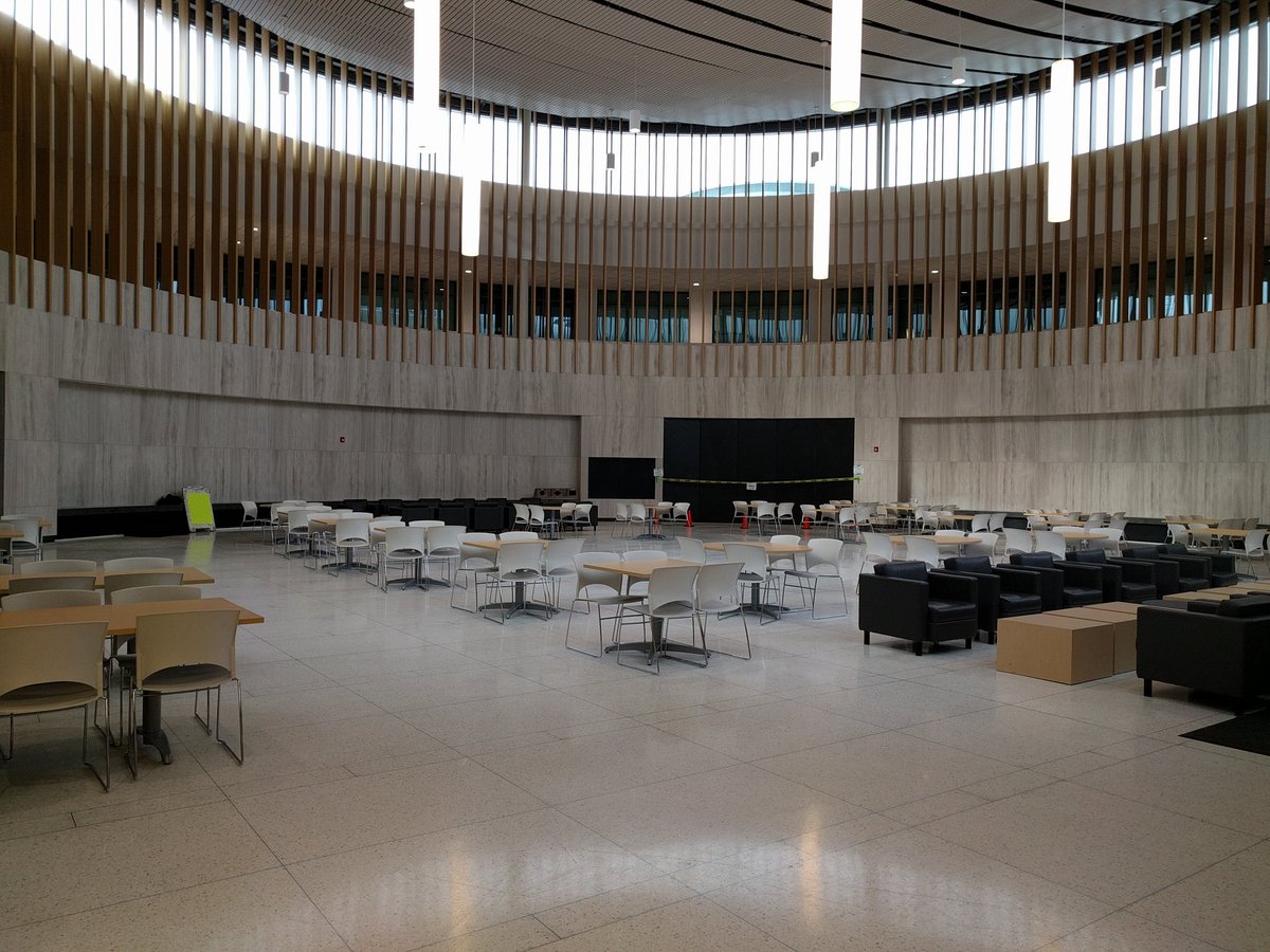 IcubeUTM's tweet photo. New look in the #InnovationComplex @UofTMississauga #makingmovies #innovation (#UYBIPitch finalists announced @ 11) https://t.co/bQymjy2PJO