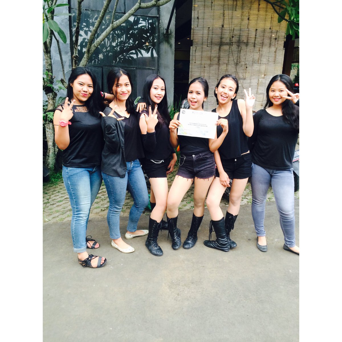 Throw🔙dcmbr 2K15. Miss u guys😂💘.