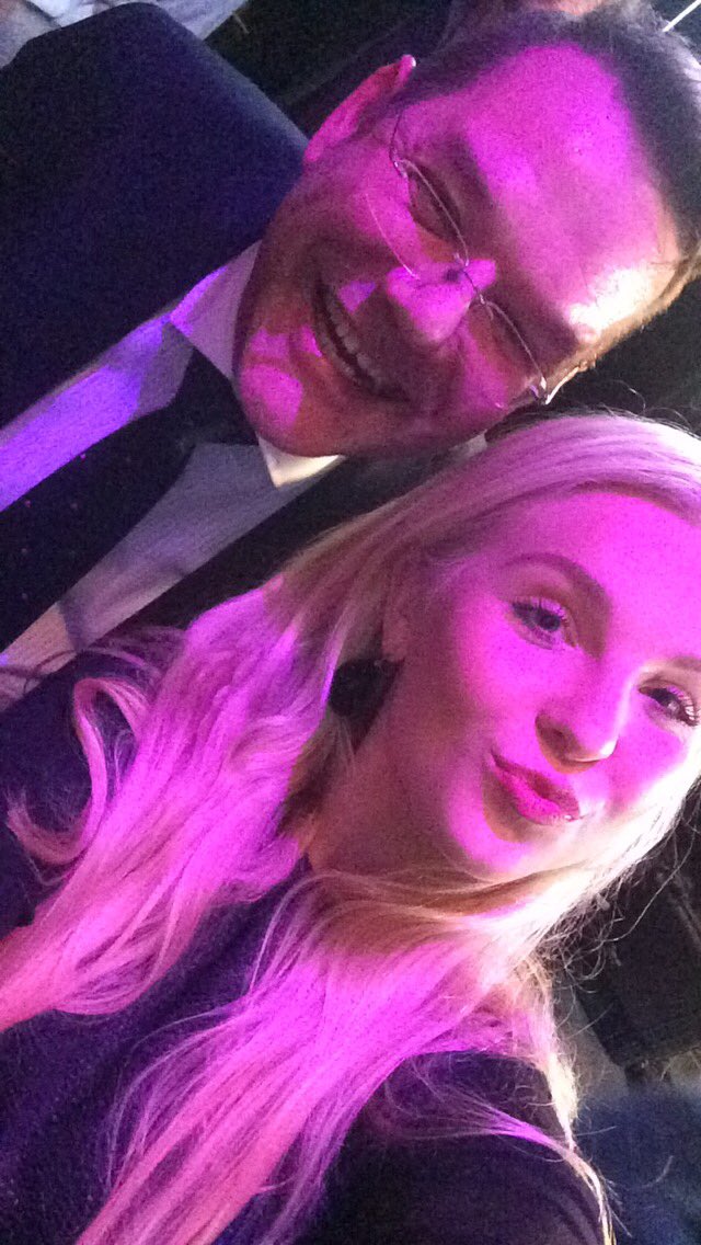 angelasehr's tweet photo. Leuke avond met gezellige mensen!!! 😄 @DeBertuzzz https://t.co/86lHHoiVxn