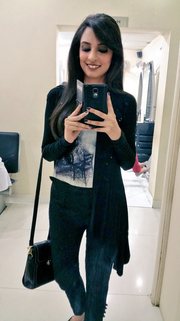 OhMyMascara_'s tweet photo. And all done! Thank you @masarratmakeup for the lovely look! #MMMakeover #FPW16 https://t.co/tNS02T0BaP