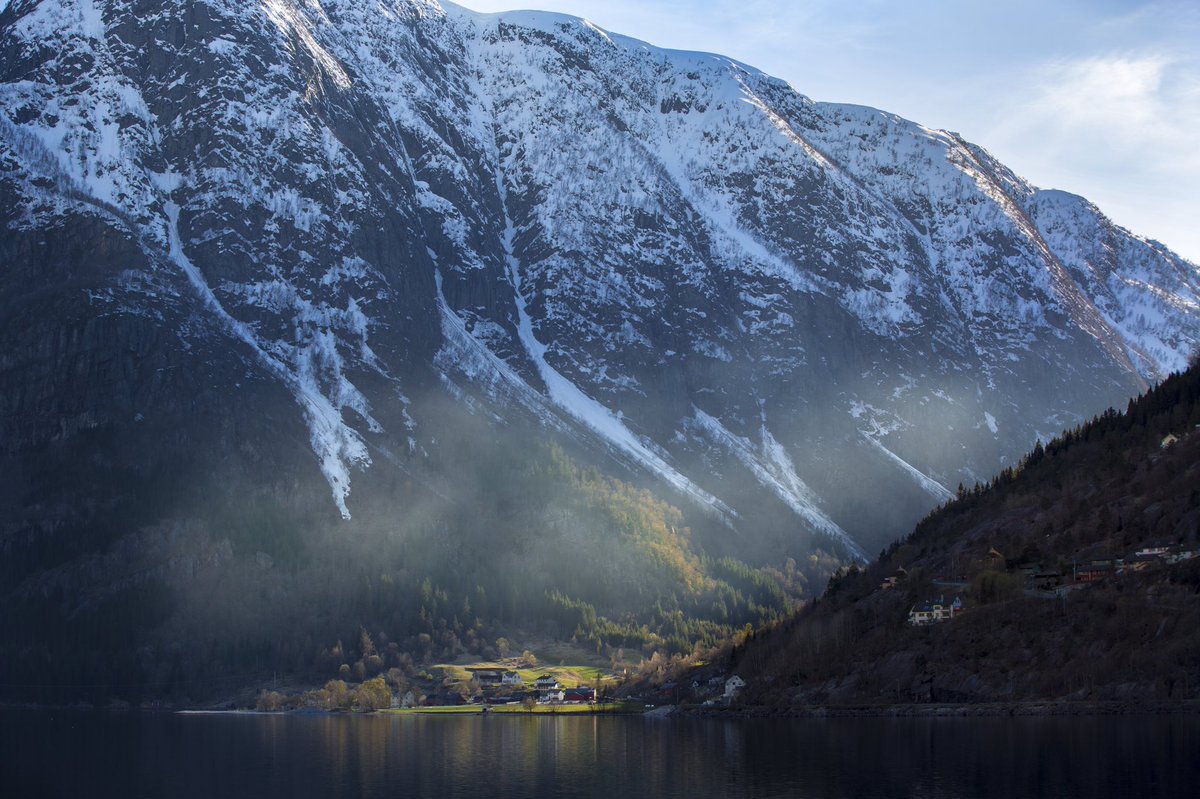 Sunset in Odda, Norway. #photography #photocontest #5dmarkiii #travel #Norway #filmmaking nifty50films.com
