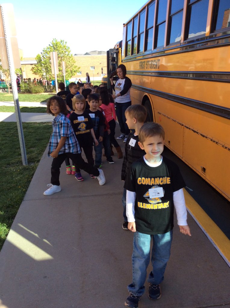 Mrs_E_Taggart's tweet photo. 3 busses 8 classes! Suessical the musical #team512 #teamcomanche @Buffaloes_SMSD https://t.co/2IJBfjHUhT