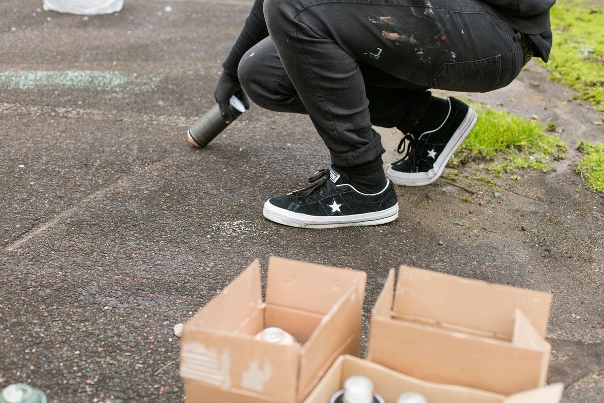 converse one star black on feet