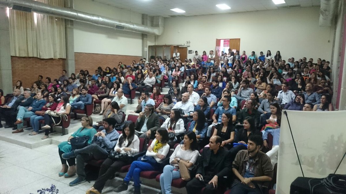 Elite_emprende's tweet photo. Aprendiendo y conociendo d las  experiencias d personas q están día a día demostrando q #emprenderenVzlaesposible. https://t.co/LT33CCWKB8