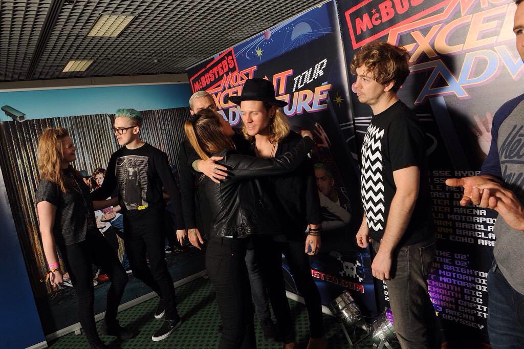 hannahrebecca_t's tweet photo. 1 year since I met &amp; saw these wonderful people. One of the best nights of my life! Thanks again boys!#McBustedMEAT https://t.co/YNZOV0GueA