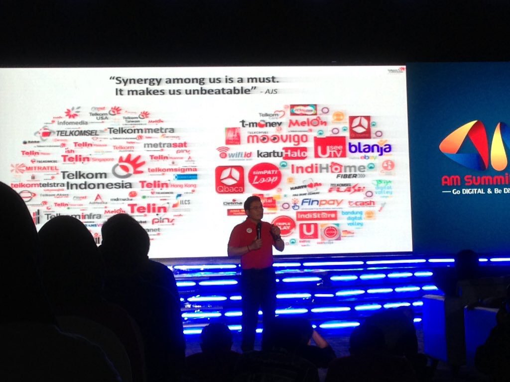 amsummit2016's tweet photo. Speech dari CEO Telkom Group, Alex J. Sinaga. Inspiratif.

#AMSummit2016 #BeDisruptive https://t.co/6KSUPBMADg