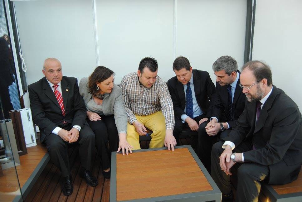 AytoSonseca's tweet photo. Imágenes inauguración @MUEBLEDESONSECA #Fermacam. Abierta hasta el 10/04 https://t.co/dWFNN8xlhO