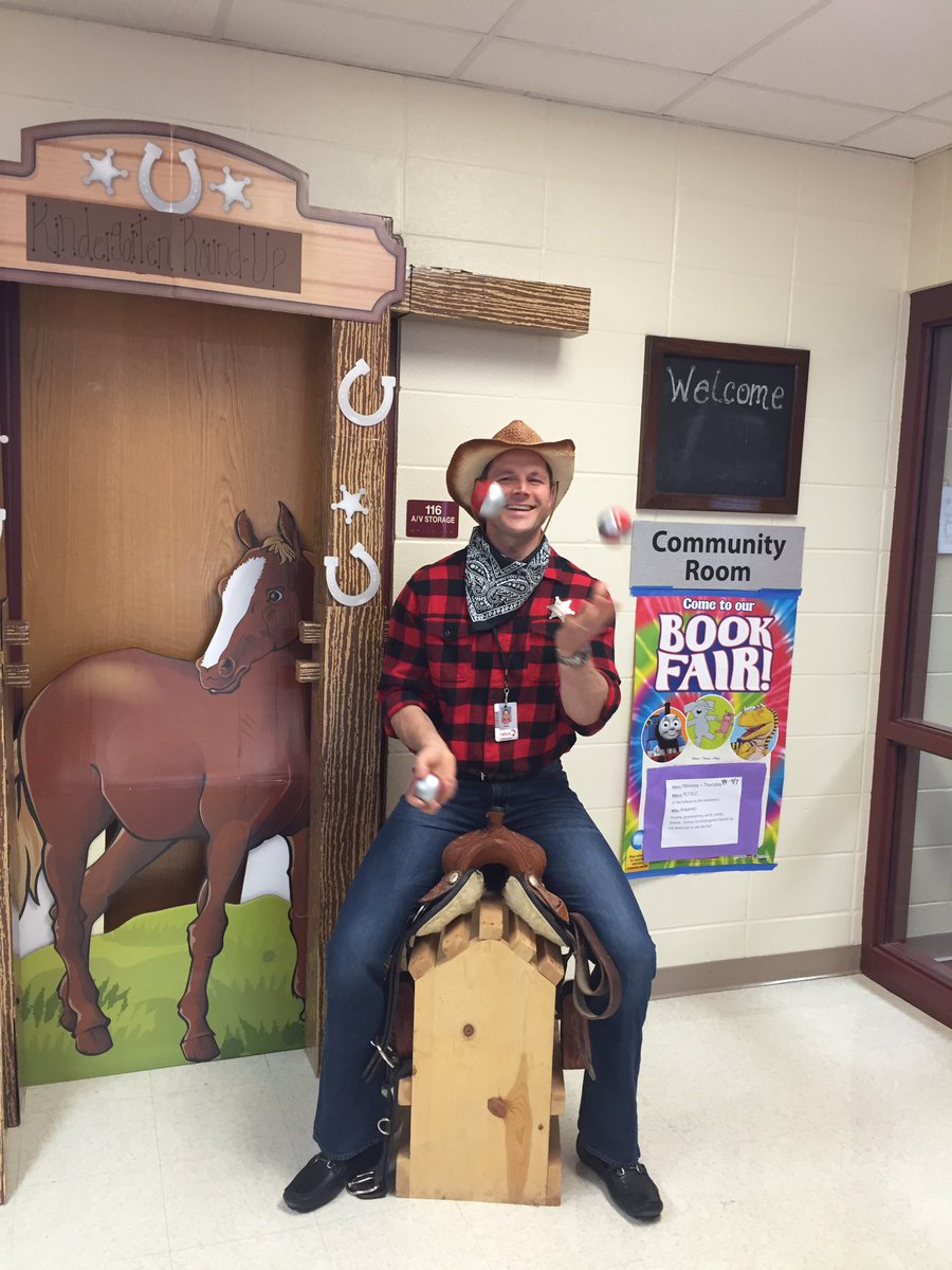 NixaElem's tweet photo. The juggling cowboy @Kopper20 #kindergartenroundup #nixa https://t.co/fshA4WbEcc