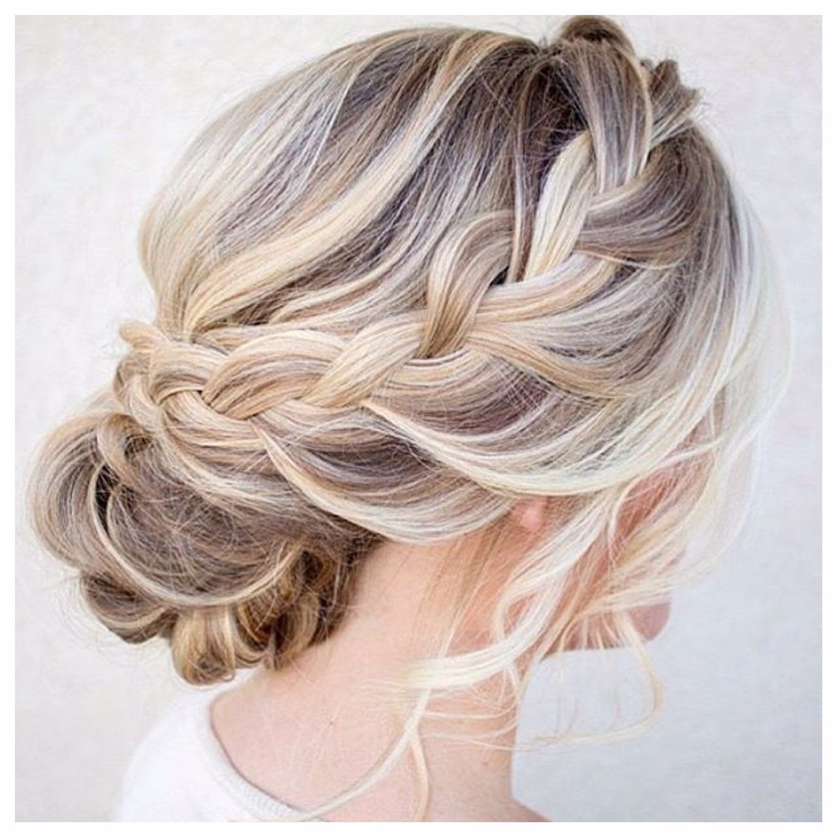 GreatLengthsUK's tweet photo. The perfect relaxed weekend hairstyle – a braided bun https://t.co/vnxjmrPQHN
