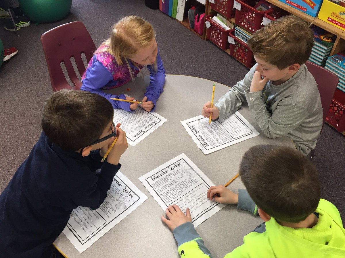 KaraJPaulson's tweet image. #collaboration in small groups to come up w/a #presentation about a specific #bodysystem 📖📝 #4Cs #johnstonlearns