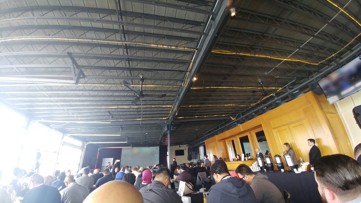 #LGG5NYC #WIDEANGLE YOU CAN SEEEEEE THE WHOLE ROOM...