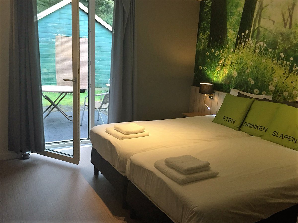hotelvossenberg's tweet photo. Kamer 28, 29 en 30 klaar! Met eigen terrasje, ideaal voor rokers/hondenbezitters! @CreativeBuilder @bergbestrating https://t.co/IBUZByf7Z5