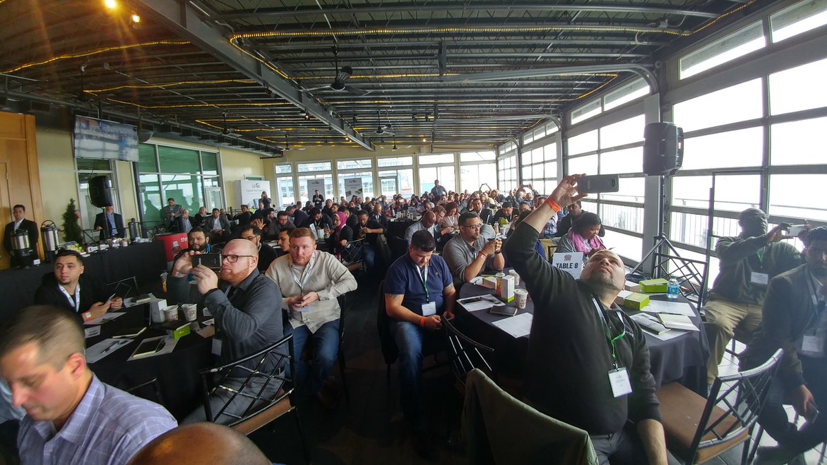 Wide angle Sprint Family pic! #LGG5NYC