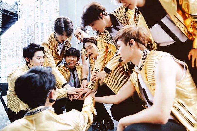 irisDYO_'s tweet photo. 4yrs is a long journey, thanks for staying even though you know it gets even more difficult by days #4YearsWithEXO https://t.co/MNNNucPchD