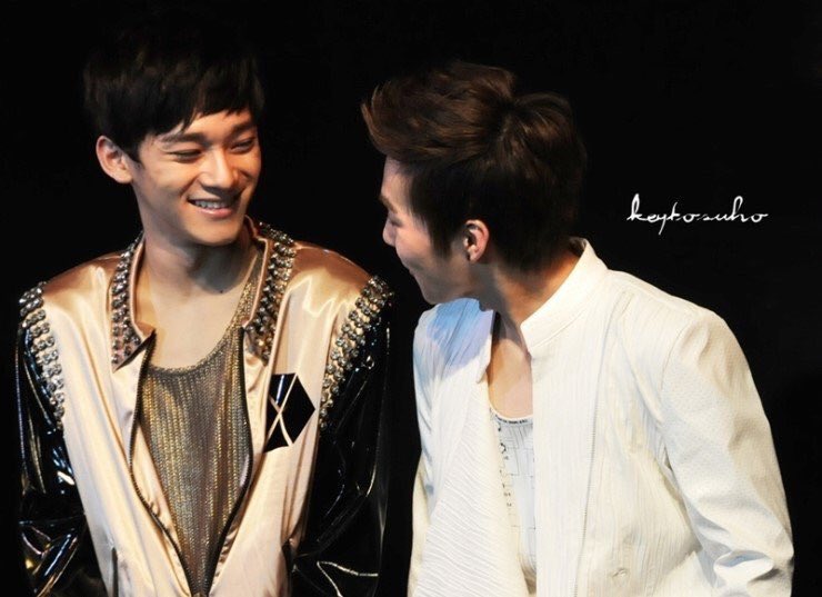 dear9921's tweet photo. #4YearsWithXIUMIN #4YearsWithChen #4YearsWithEXOM https://t.co/TPA8J5hykR