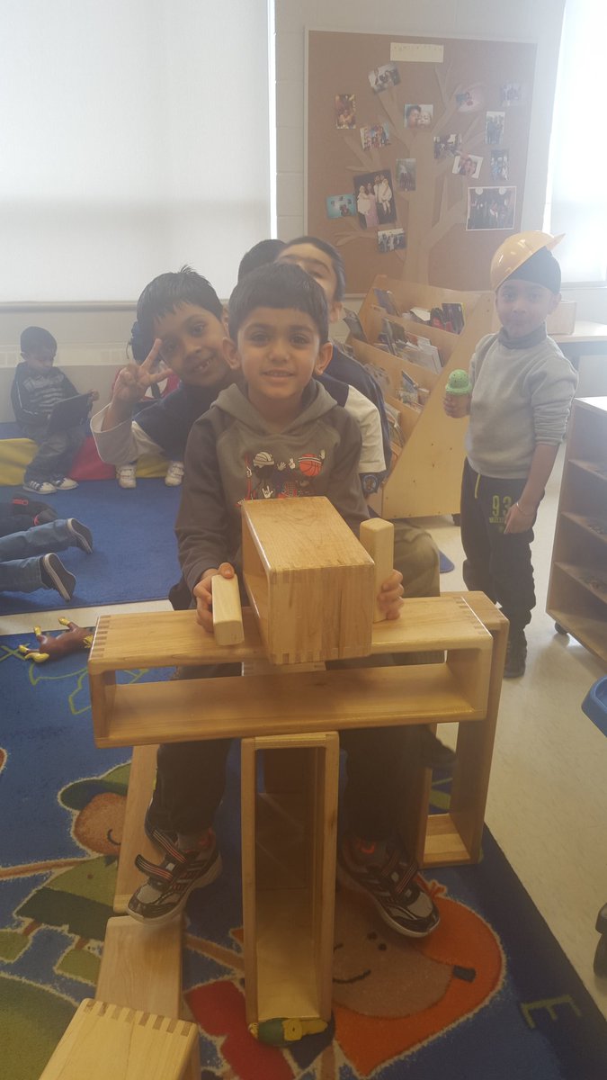 dilpreet_kk's tweet photo. #wemadeapolicecar #buildingwithblocks #workingtogether #teamwork @PeelSchools @SIBpeel @JaySugunan @PeelPoliceMedia https://t.co/GL46hmdKsP