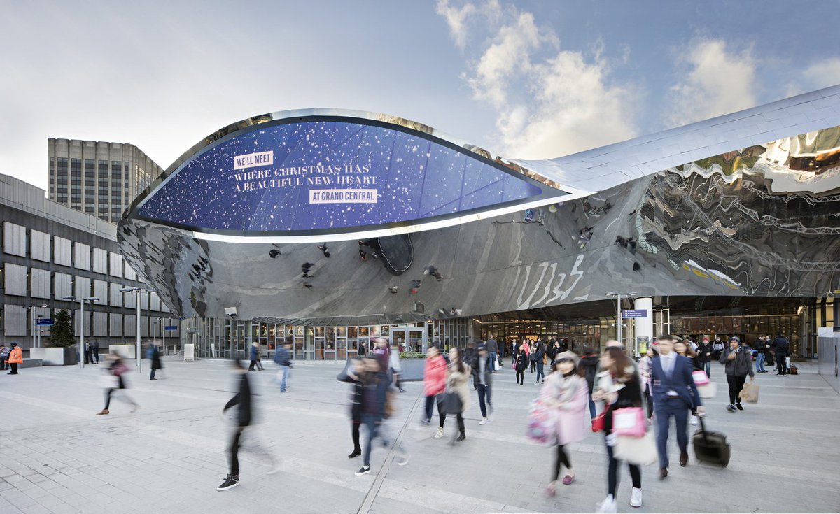 MaceGroup's tweet photo. Birmingham New Street is flooded with #light and now an iconic #destination. Have you been yet? @NetworkRailBHM https://t.co/i9OlZd4Mda
