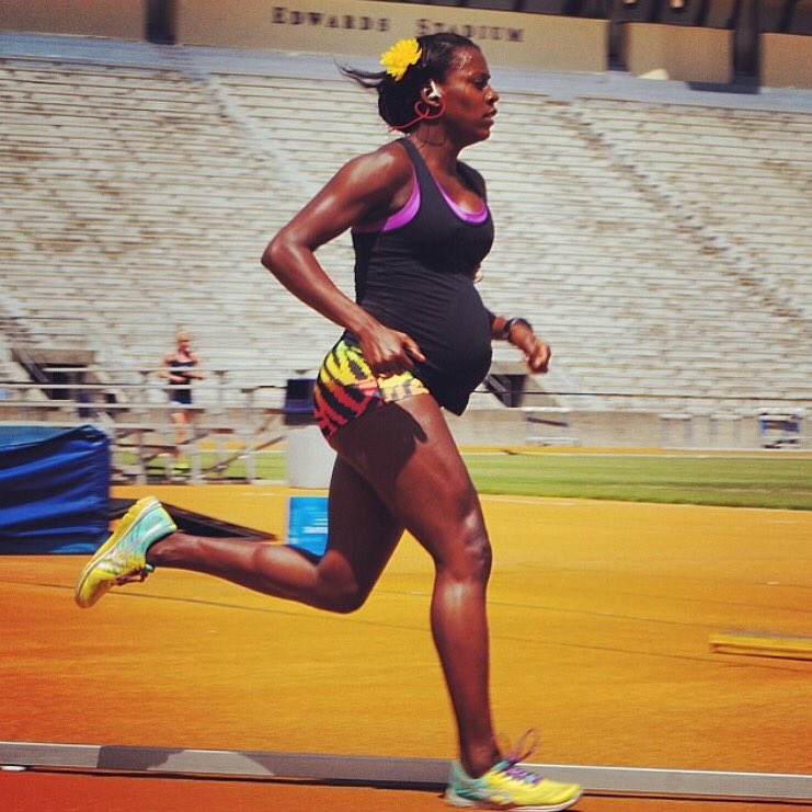 AlysiaMontano's tweet photo. #TBT to this workout I did at 30 weeks pregnant.
1 mile warm up
1mile 5:45 400 jog/walk⦠https://t.co/n659DPIC7M https://t.co/SQSxlEOm8K