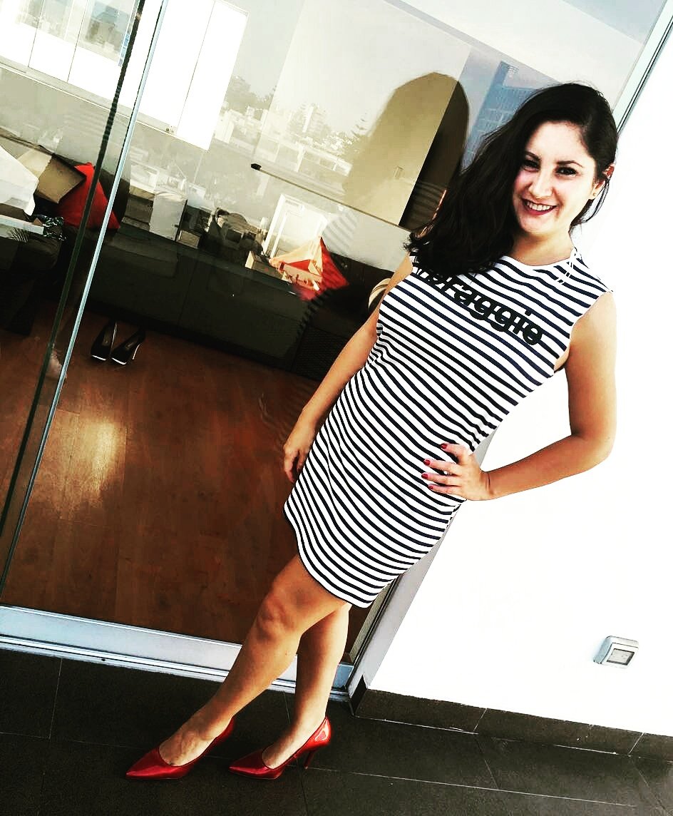 anethstyle's tweet photo. Buenos días mis amores hoy tengo puesto un vestido a rayas y zapatos rojos de @VizzanoPeru #ootd #BloggerFeliz https://t.co/jHnkr1K9AX