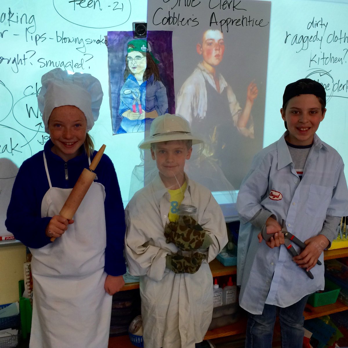 MariemontSchool's tweet photo. Fun in #art class posing as #apprentices. @taftmuseum #TheCobblersApprentice @MariemontArts #mariemontexperience https://t.co/I0MBXfIhTj