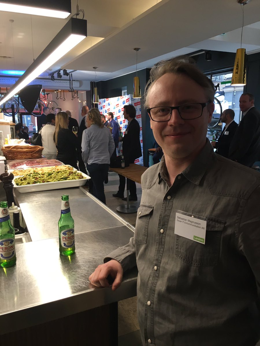 DozerAB's tweet photo. Dozer hänger på Lenovobar. https://t.co/RPT6HPUJeJ