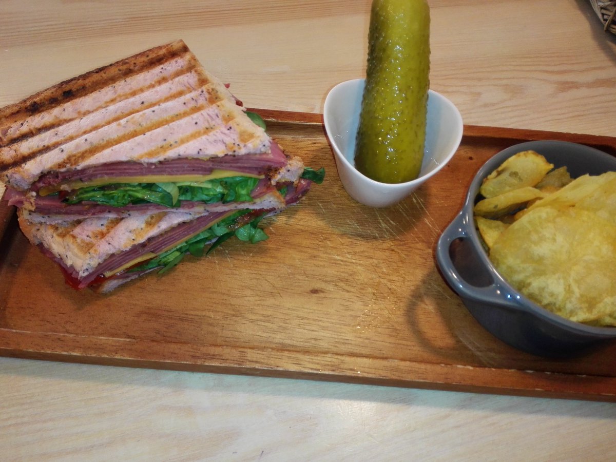 No hay nada mejor que un sándwich de pastrami honey para merendar.  <a href="/rtroyano/">Ruth Troyano Puig</a> <a href="/PastramiBcn/">Pastrami Barcelona</a>  <a href="/GastroAmantes/">Margarita Garcia</a>