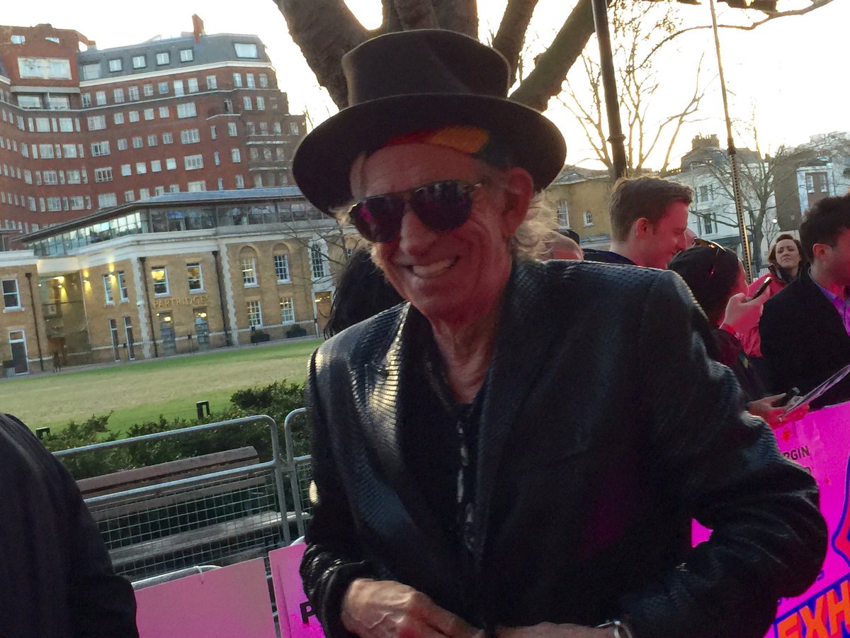 officialKeef's tweet photo. Keith walking the red carpet at the opening of The @RollingStones - Exhibitionism at @saatchi_gallery in London. https://t.co/myUtR4oMT4